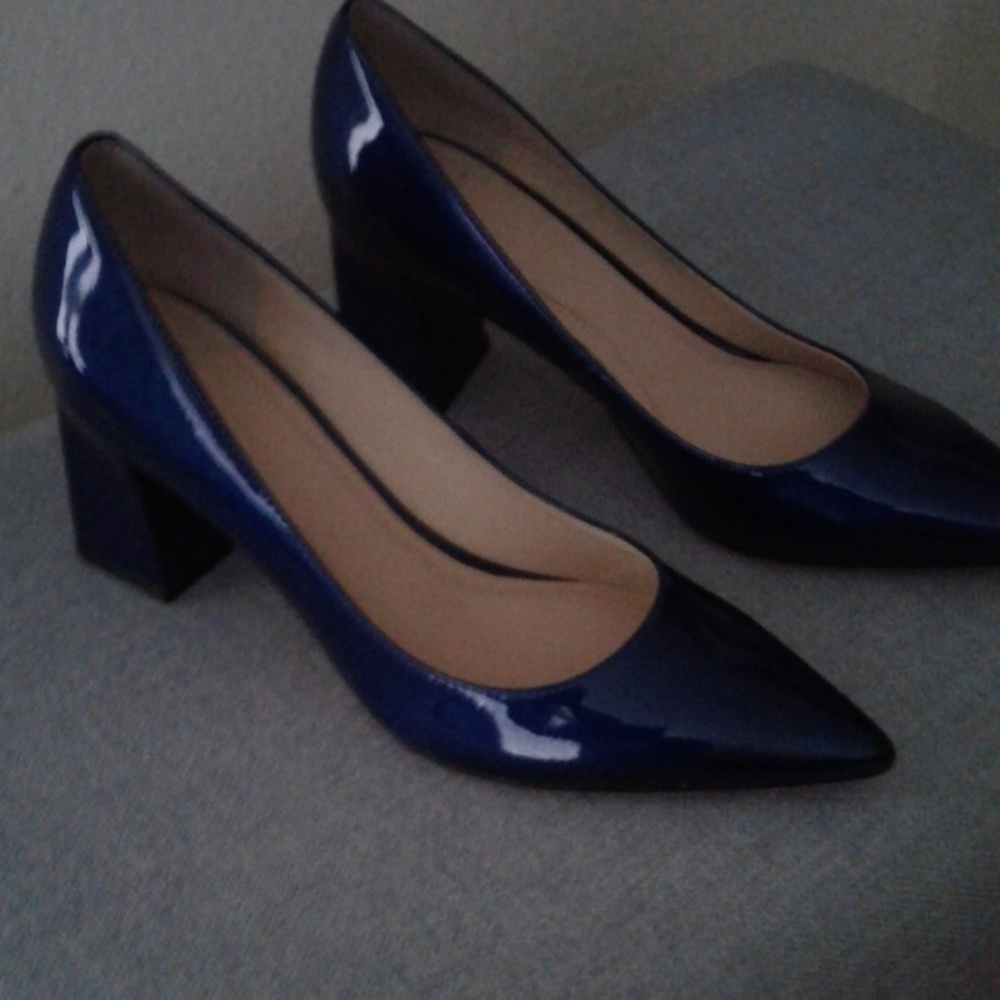 Shoes - Picture 3 of 8